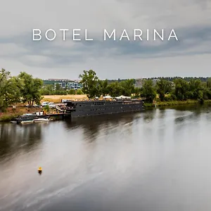 Marina Úszó hotel