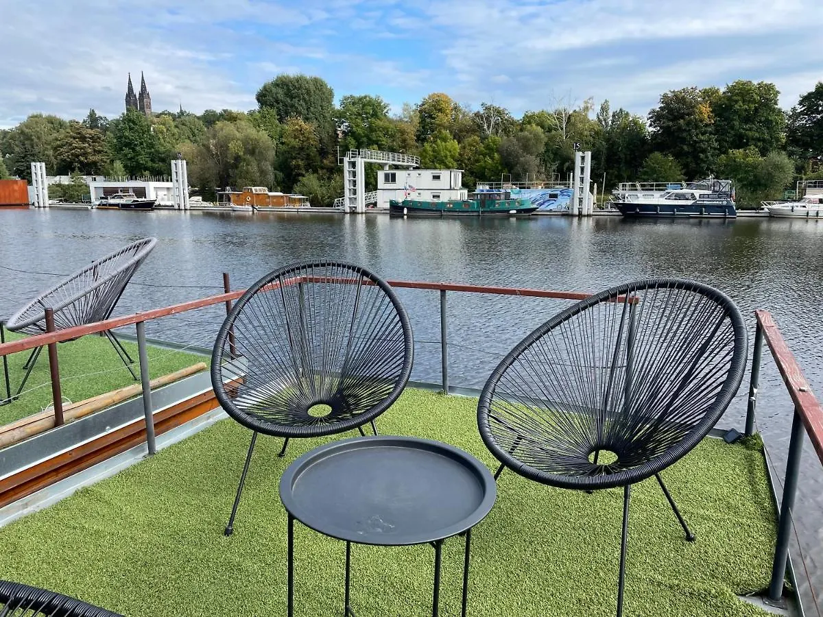 Hotel en barco Houseboat Ginger Prague Hotel